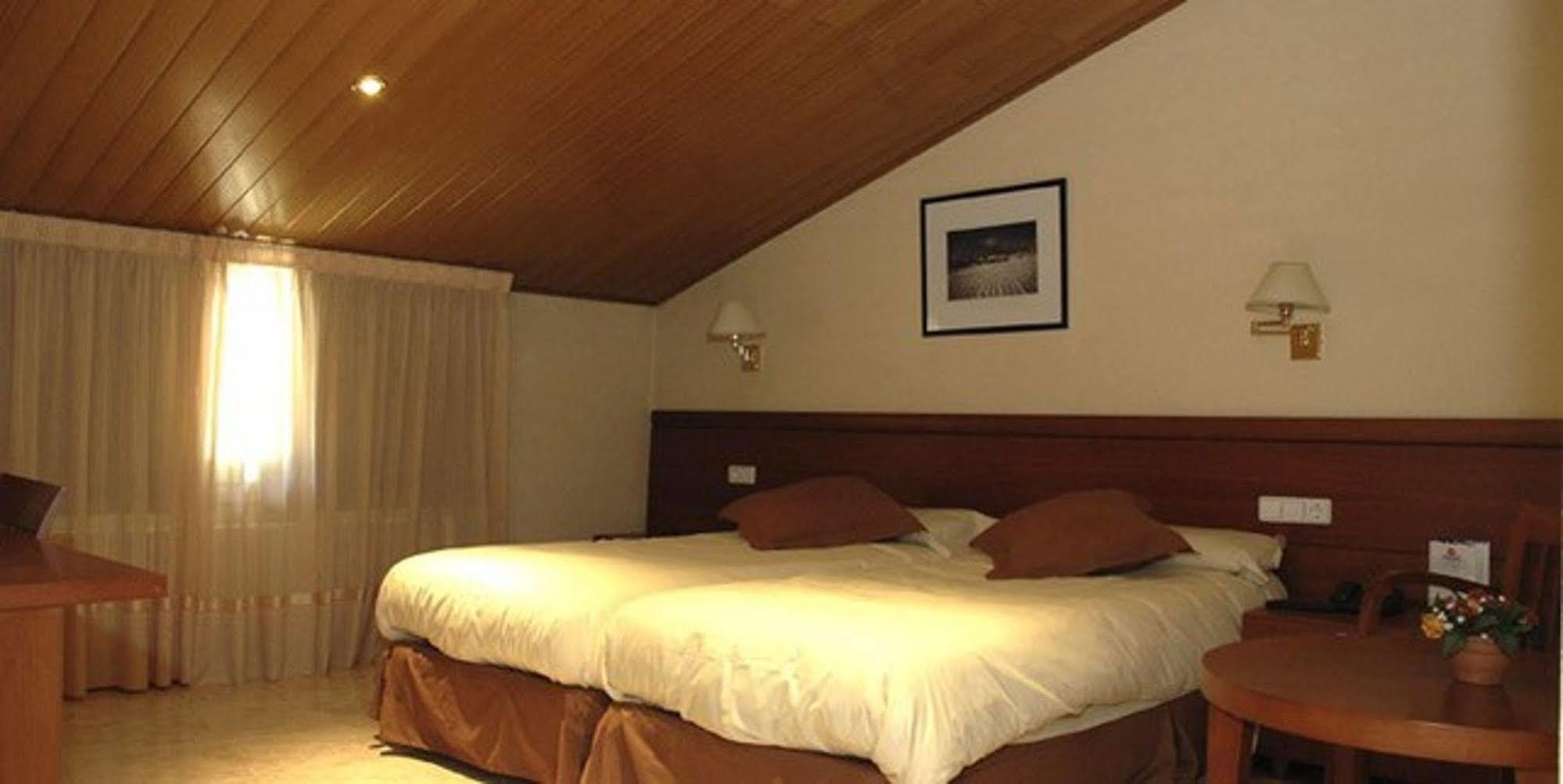 Evenia Oros Hotel Encamp Exterior photo